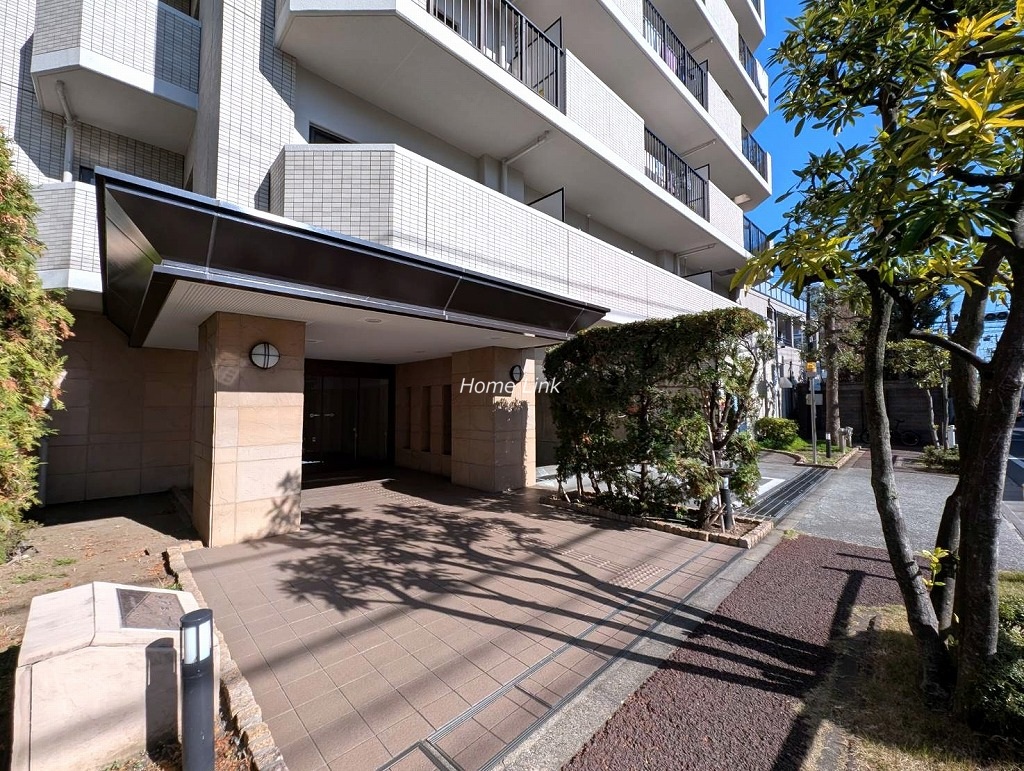 コート常盤台　エントランス前